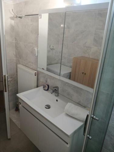 Downtown Loutraki Apartment