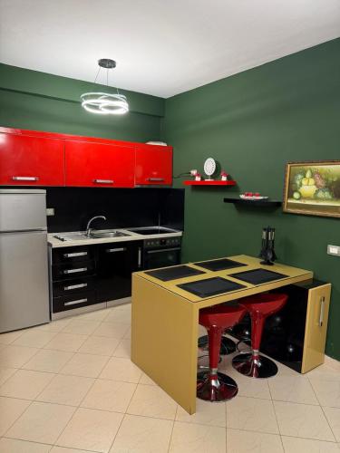 a kitchen with red and green walls and a counter top at Seaside Family Escape in Golem