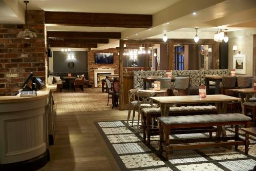 Restaurant o un lloc per menjar a Greswolde Arms by Chef & Brewer Collection