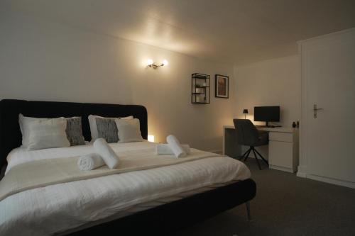 Modern Suite with Aare View - Heart of Old Town I