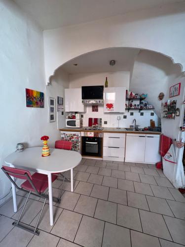 a kitchen with a white table and a table and chairs at Grande chambre in Agde