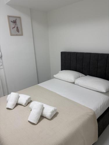 Ellenas Sea Side Luxury Seafront Stay