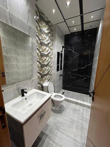 a bathroom with a sink and a toilet and a shower at Jaouhar immo in Martil