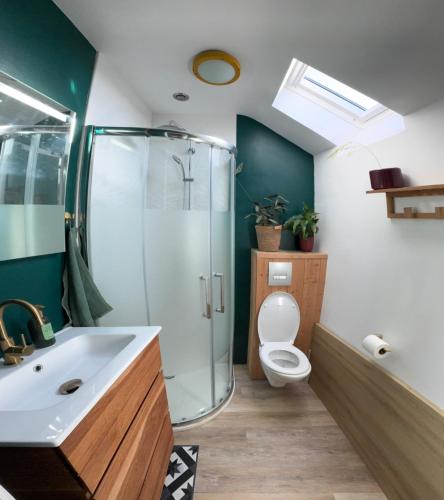 a bathroom with a glass shower and a toilet at Montoir-de-Bretagne in Montoir-de-Bretagne