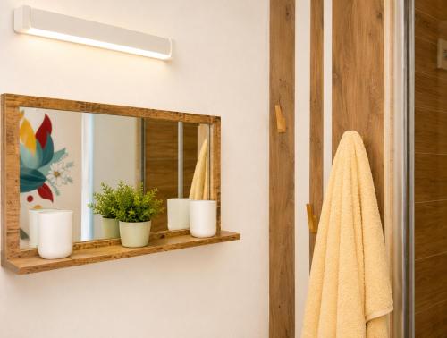 a bathroom with a mirror and a towel at Appartement bleu in Eymoutiers