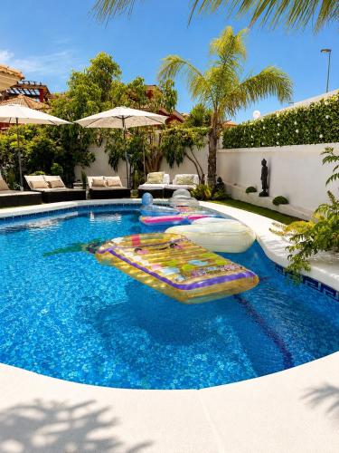 Villa 25 pax Jacuzzi 12 pax 10 min to Benidorm PARTY area