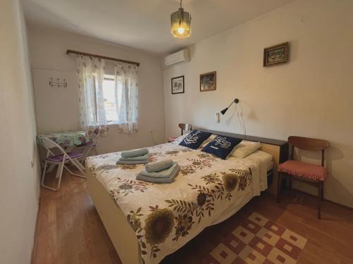 a bedroom with a bed with towels on it at APARTMAN RUŽICA in Cres