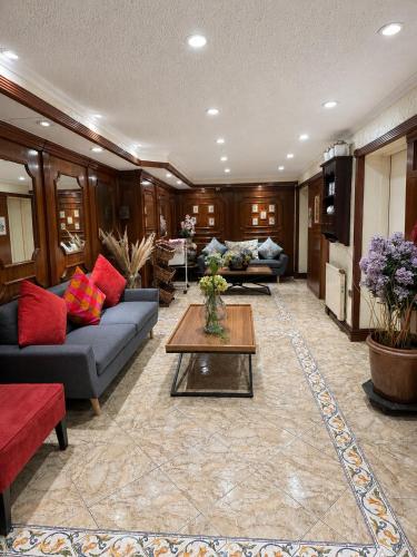 a large living room with couches and a table at Hotel Ciudad de Vitoria in Santiago