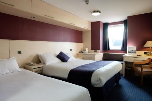 En eller flere senge i et værelse på The Cathedral Hotel