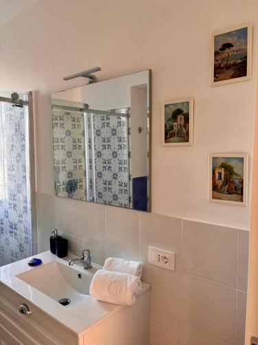 a bathroom with a sink and a mirror at Da Feny in Massa Lubrense