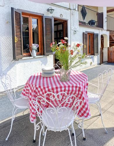 a table with a red and white checkered table cloth at Da Anny - Valdilana in Coggiola