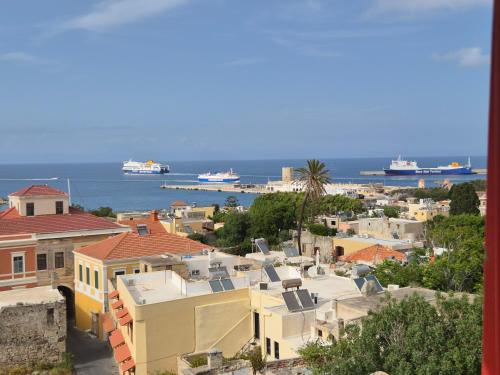 A medieval windmill tower 2bedrooms in the heart of old town with magnificent panoramic seaview and cityview