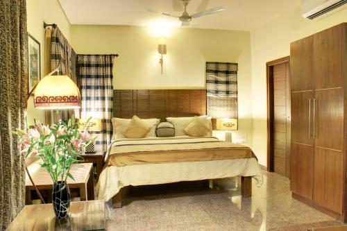 a bedroom with a large bed and a table at juSTa Indiranagar in Bangalore