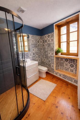 a bathroom with a shower and a toilet in it at Maison de rue: Auch in Auch