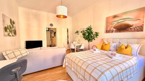 CITY&MORE-11! Schickes Apartment mit Altbauflair!