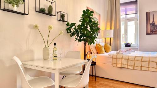 CITY&MORE-11! Schickes Apartment mit Altbauflair!