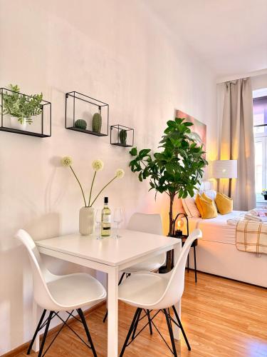 CITY&MORE-11! Schickes Apartment mit Altbauflair!