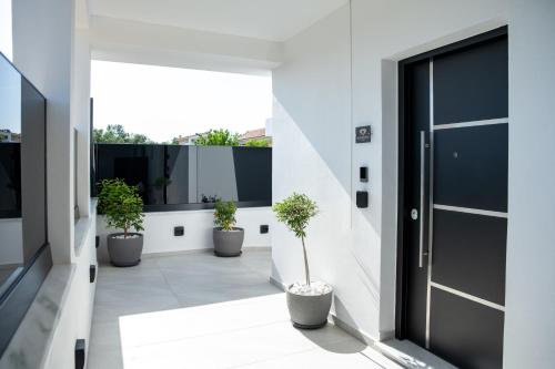 Black Diamond Airport Luxury Pool Suites