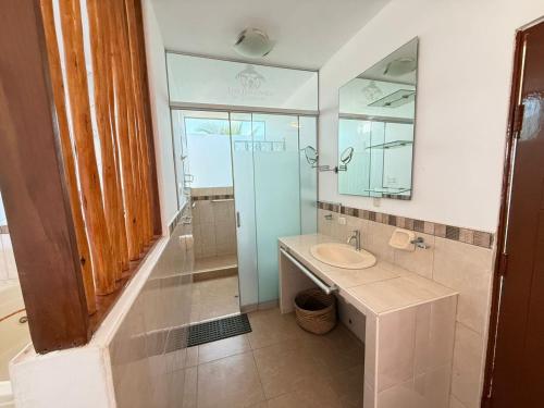 a bathroom with a sink and a mirror at Hotel Las Terrazas de Bonanza in Zorritos