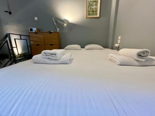 Golden Lora - MDY Urban Stay