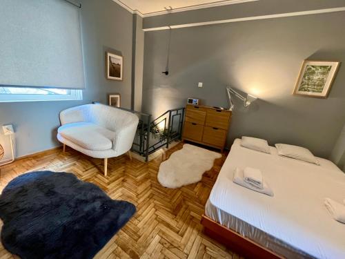 Golden Lora - MDY Urban Stay