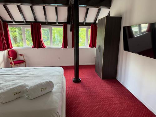 a bedroom with a bed with two towels on it at Chambre privée Moret Sur Loing in Moret-sur-Loing