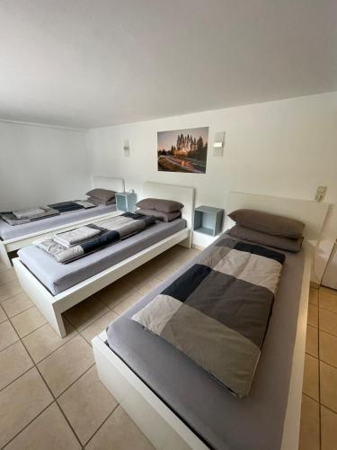 Postel nebo postele na pokoji v ubytování North Loop Rooms
