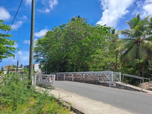 a bridge on the side of a road at La Casamarie in Saint-Louis