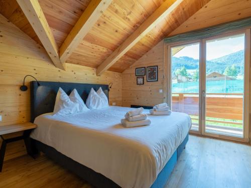 a bedroom with a large bed with towels on it at Holzchalet Tauplitz in Tauplitz