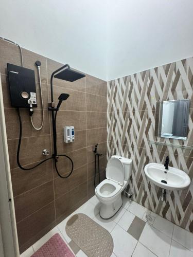 a bathroom with a toilet and a sink at Dgajah Homestay in Batu Gajah