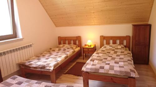 a room with two beds in a room at Chatka Bukowina in Wetlina
