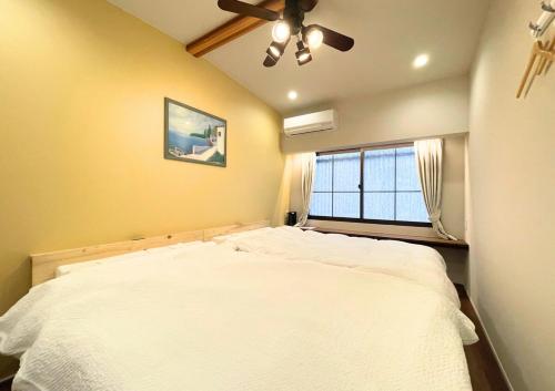 Direct access to the airport , Private accommodation in Osaka city , 3-minute walk from the station , Maximum 7 people , No transfers required to Namba, Umeda, and Tennoji , Government-certified accommodation