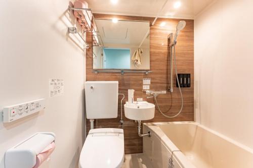 Direct access to the airport , Private accommodation in Osaka city , 3-minute walk from the station , Maximum 7 people , No transfers required to Namba, Umeda, and Tennoji , Government-certified accommodation