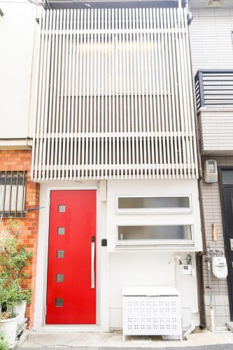 Direct access to the airport , Private accommodation in Osaka city , 3-minute walk from the station , Maximum 7 people , No transfers required to Namba, Umeda, and Tennoji , Government-certified accommodation