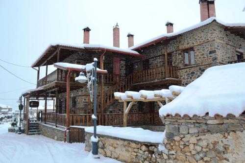 Το Guesthouse Elati - Pella  τον χειμώνα