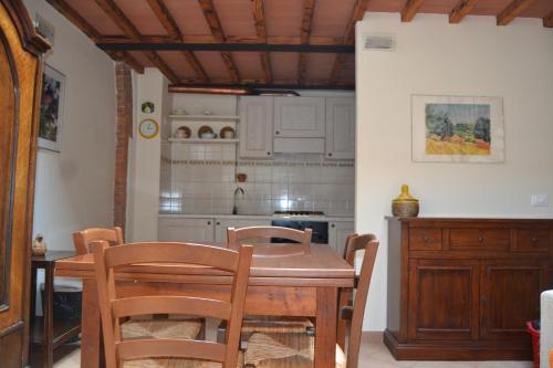 a kitchen with a table and chairs in a room at Antico Borgo Casalappi in Campiglia Marittima