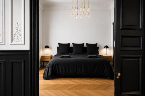 Suite Avenue des Champs-Élysées : Luxe Parisien