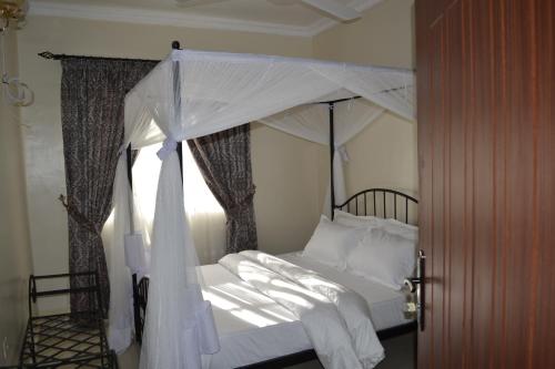 Cama ou camas em um quarto em Zakinn Hotel Gangilonga