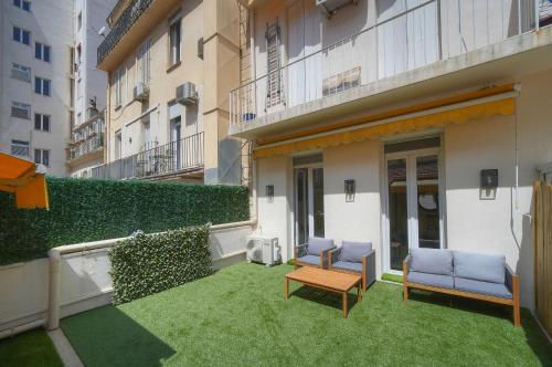 FRGK LE Hoche Luxury 2BR - Large Terrace - 2 min Palais