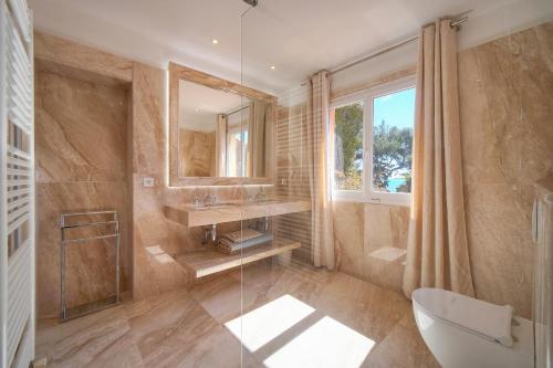 FRGK Villa Moure Rouge Palm Beach