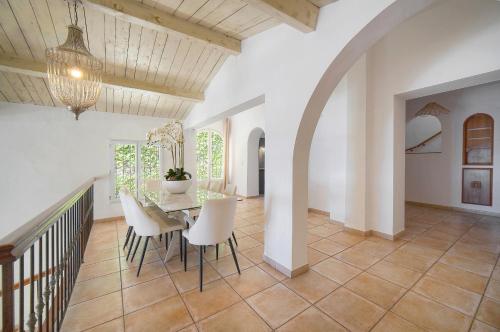 FRGK Villa Moure Rouge Palm Beach