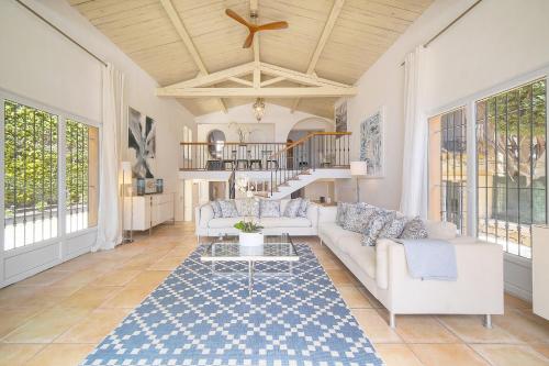 FRGK Villa Moure Rouge Palm Beach