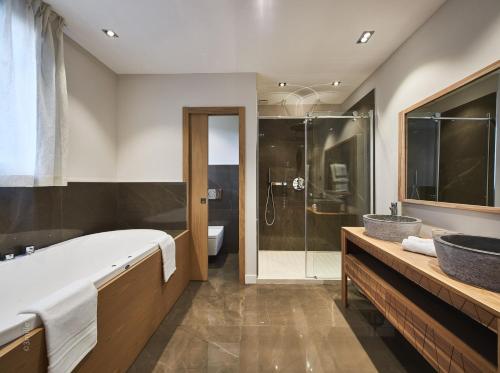 FRGK "Villa Maria Croisette Luxury Cannes Villa near Beach Ultra-Fast Wi-Fi"