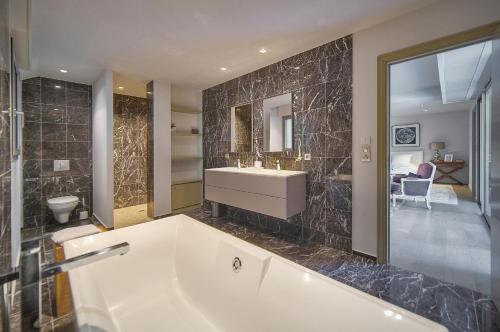 FRGK Luxury Villa Cannes Lord Brougham, Croix-des-Gardes Heated Pool & Ultra-Fast Wi-Fi