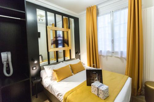 a hotel room with a bed and a window at Pratic Hotel in Paris