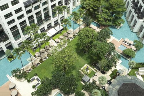 Siam Kempinski Hotel Bangkok — Property building