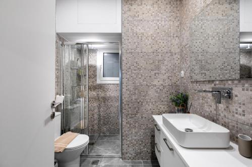 Kolonaki Cocoon - 2-BR Stylish Apt with Courtyard in Kolonaki