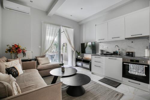 Kolonaki Cocoon - 2-BR Stylish Apt with Courtyard in Kolonaki