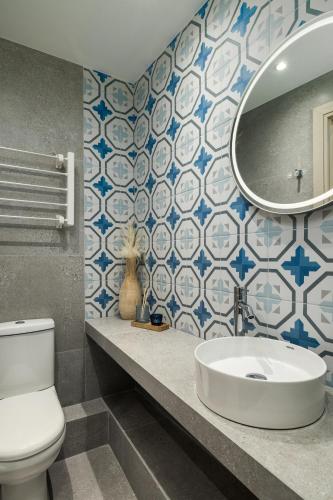 Azure Elegant Apartment by BiNoBi!