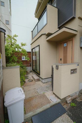 ROSE House Modern Japanese Style Entire House Tatami Mat Room Hinoki Bath Convenient Access to Namba and USJ
